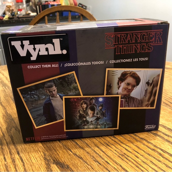 Stranger Things Eleven and Barb Vnyl. Figure - Picture 6 of 7